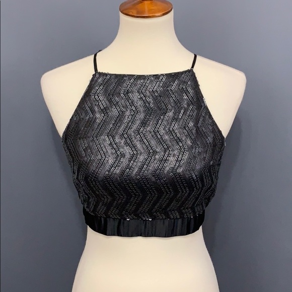 𝅺sequined high neck crop top - Picture 2 of 8